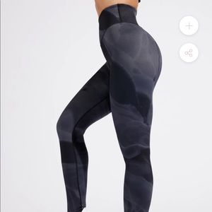 Buffbunny impact leggings - black quartz print in size small NWT